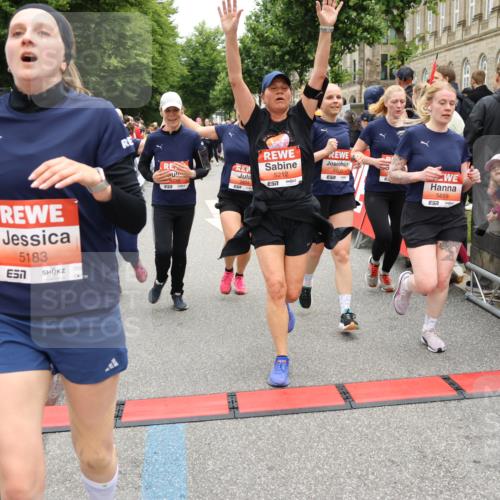 14.06.2026 - REWE Women's Run Strokosch-Dieckow http://msf.ph/oto/9777554 14.06.2026 11:04:39 Ziel 5044, 5045, 5183, 5203, 5212, 5238, 5272, 5289, 5290, 5294, 5346, 5349, 5350, 5392, 5417, 5471, 5474, 5611, 5633, 5826, 5863, 5889, 5934, 5984 meine-sportfotos.de