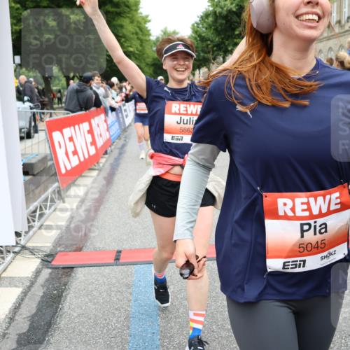 14.06.2026 - REWE Women's Run Strokosch-Dieckow http://msf.ph/oto/9777569 14.06.2026 11:04:37 Ziel 5044, 5045, 5183, 5203, 5212, 5238, 5289, 5290, 5294, 5346, 5349, 5350, 5392, 5417, 5471, 5474, 5611, 5633, 5760, 5826, 5863, 5889, 5934, 5984 meine-sportfotos.de