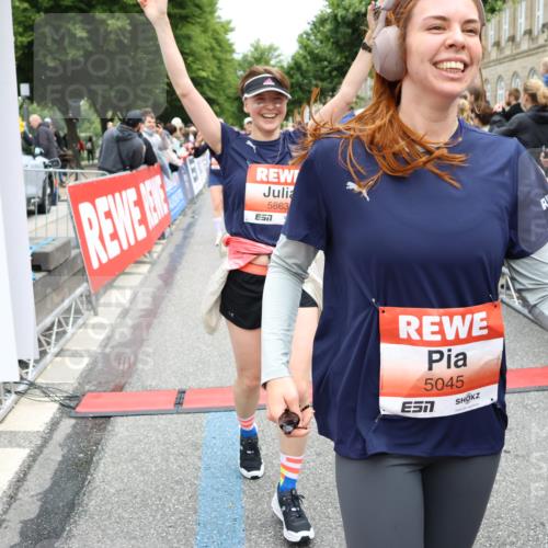 14.06.2026 - REWE Women's Run Strokosch-Dieckow http://msf.ph/oto/9777573 14.06.2026 11:04:37 Ziel 5044, 5045, 5183, 5203, 5212, 5238, 5289, 5290, 5294, 5346, 5349, 5350, 5392, 5417, 5471, 5474, 5611, 5633, 5760, 5826, 5863, 5889, 5934, 5984 meine-sportfotos.de