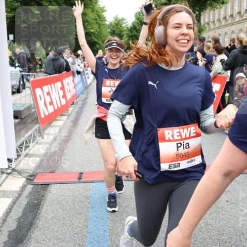 14.06.2026 - REWE Women's Run Strokosch-Dieckow http://msf.ph/oto/9777584 14.06.2026 11:04:37 Ziel 5044, 5045, 5183, 5203, 5212, 5238, 5289, 5290, 5294, 5346, 5349, 5350, 5392, 5417, 5471, 5474, 5611, 5633, 5760, 5826, 5863, 5889, 5934, 5984 meine-sportfotos.de