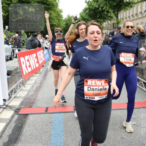 14.06.2026 - REWE Women's Run Strokosch-Dieckow http://msf.ph/oto/9777589 14.06.2026 11:04:36 Ziel 5044, 5045, 5183, 5203, 5212, 5238, 5249, 5282, 5289, 5290, 5294, 5346, 5349, 5350, 5392, 5417, 5471, 5474, 5611, 5633, 5760, 5826, 5863, 5889, 5934, 5984 meine-sportfotos.de