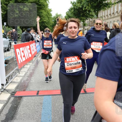 14.06.2026 - REWE Women's Run Strokosch-Dieckow http://msf.ph/oto/9777599 14.06.2026 11:04:36 Ziel 5044, 5045, 5183, 5203, 5212, 5238, 5249, 5282, 5289, 5290, 5294, 5346, 5349, 5350, 5392, 5417, 5471, 5474, 5611, 5633, 5760, 5826, 5863, 5889, 5934, 5984 meine-sportfotos.de