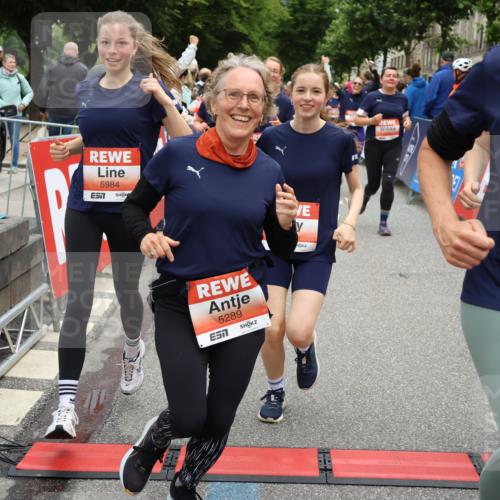 14.06.2026 - REWE Women's Run Strokosch-Dieckow http://msf.ph/oto/9777604 14.06.2026 11:04:33 Ziel 5044, 5045, 5203, 5249, 5282, 5289, 5290, 5294, 5346, 5349, 5350, 5392, 5417, 5471, 5619, 5760, 5826, 5863, 5984, 5989, 6050 meine-sportfotos.de
