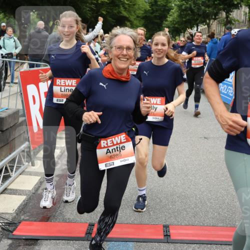 14.06.2026 - REWE Women's Run Strokosch-Dieckow http://msf.ph/oto/9777609 14.06.2026 11:04:32 Ziel 5044, 5045, 5203, 5249, 5282, 5289, 5290, 5294, 5344, 5346, 5349, 5350, 5392, 5417, 5471, 5619, 5760, 5826, 5863, 5901, 5984, 5989, 6050 meine-sportfotos.de
