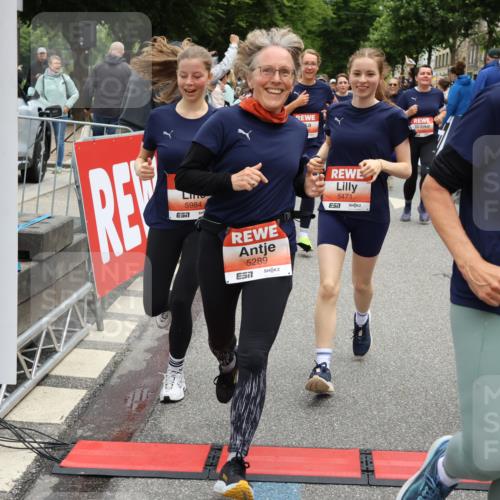 14.06.2026 - REWE Women's Run Strokosch-Dieckow http://msf.ph/oto/9777619 14.06.2026 11:04:32 Ziel 5044, 5045, 5203, 5249, 5282, 5289, 5290, 5294, 5344, 5346, 5349, 5350, 5392, 5417, 5471, 5619, 5760, 5826, 5863, 5901, 5984, 5989, 6050 meine-sportfotos.de