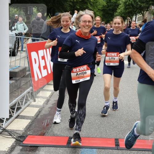 14.06.2026 - REWE Women's Run Strokosch-Dieckow http://msf.ph/oto/9777624 14.06.2026 11:04:32 Ziel 5044, 5045, 5203, 5249, 5282, 5289, 5290, 5294, 5344, 5346, 5349, 5350, 5392, 5417, 5471, 5619, 5760, 5826, 5863, 5901, 5984, 5989, 6050 meine-sportfotos.de