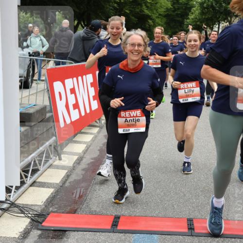 14.06.2026 - REWE Women's Run Strokosch-Dieckow http://msf.ph/oto/9777633 14.06.2026 11:04:32 Ziel 5044, 5045, 5203, 5249, 5282, 5289, 5290, 5294, 5344, 5346, 5349, 5350, 5392, 5417, 5471, 5619, 5760, 5826, 5863, 5901, 5984, 5989, 6050 meine-sportfotos.de