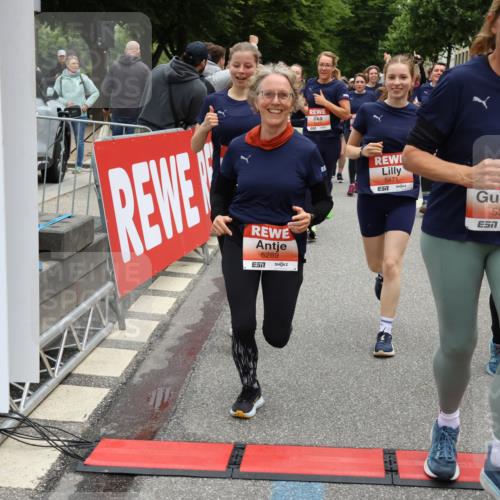 14.06.2026 - REWE Women's Run Strokosch-Dieckow http://msf.ph/oto/9777638 14.06.2026 11:04:32 Ziel 5044, 5045, 5203, 5249, 5282, 5289, 5290, 5294, 5344, 5346, 5349, 5350, 5392, 5417, 5471, 5619, 5760, 5826, 5863, 5901, 5984, 5989, 6050 meine-sportfotos.de