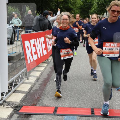 14.06.2026 - REWE Women's Run Strokosch-Dieckow http://msf.ph/oto/9777648 14.06.2026 11:04:32 Ziel 5044, 5045, 5203, 5249, 5282, 5289, 5290, 5294, 5344, 5346, 5349, 5350, 5392, 5417, 5471, 5619, 5760, 5826, 5863, 5901, 5984, 5989, 6050 meine-sportfotos.de