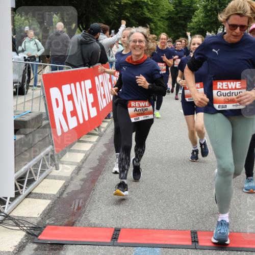 14.06.2026 - REWE Women's Run Strokosch-Dieckow http://msf.ph/oto/9777653 14.06.2026 11:04:32 Ziel 5044, 5045, 5203, 5249, 5282, 5289, 5290, 5294, 5344, 5346, 5349, 5350, 5392, 5417, 5471, 5619, 5760, 5826, 5863, 5901, 5984, 5989, 6050 meine-sportfotos.de