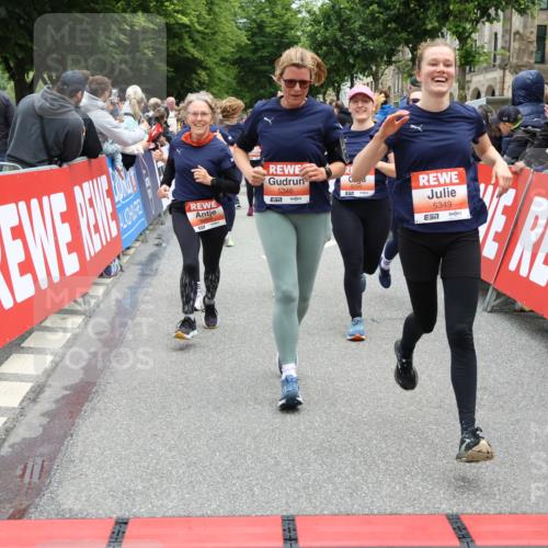 14.06.2026 - REWE Women's Run Strokosch-Dieckow http://msf.ph/oto/9777664 14.06.2026 11:04:31 Ziel 5203, 5249, 5282, 5289, 5290, 5294, 5344, 5346, 5349, 5350, 5392, 5417, 5471, 5619, 5760, 5826, 5901, 5984, 5989, 6050 meine-sportfotos.de