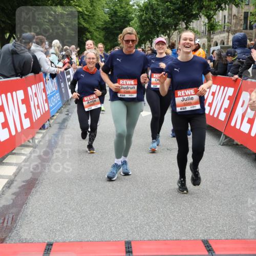 14.06.2026 - REWE Women's Run Strokosch-Dieckow http://msf.ph/oto/9777675 14.06.2026 11:04:31 Ziel 5203, 5249, 5282, 5289, 5290, 5294, 5344, 5346, 5349, 5350, 5392, 5417, 5471, 5619, 5760, 5826, 5901, 5984, 5989, 6050 meine-sportfotos.de