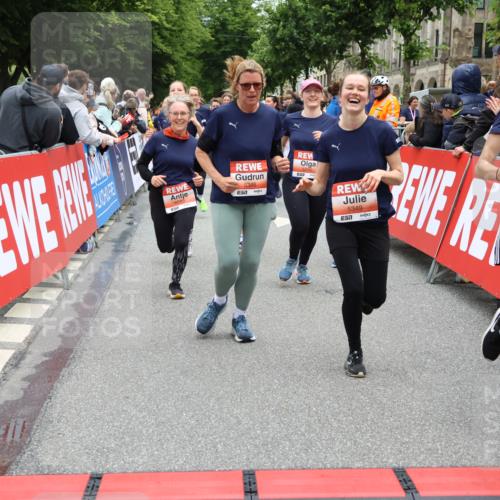 14.06.2026 - REWE Women's Run Strokosch-Dieckow http://msf.ph/oto/9777681 14.06.2026 11:04:31 Ziel 5203, 5249, 5282, 5289, 5290, 5294, 5344, 5346, 5349, 5350, 5392, 5417, 5471, 5619, 5760, 5826, 5901, 5984, 5989, 6050 meine-sportfotos.de