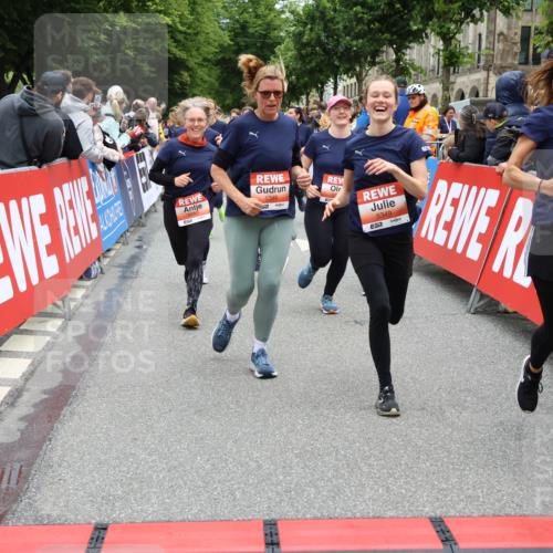 14.06.2026 - REWE Women's Run Strokosch-Dieckow http://msf.ph/oto/9777688 14.06.2026 11:04:31 Ziel 5203, 5249, 5282, 5289, 5290, 5294, 5344, 5346, 5349, 5350, 5392, 5417, 5471, 5619, 5760, 5826, 5901, 5984, 5989, 6050 meine-sportfotos.de