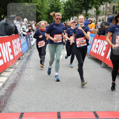14.06.2026 - REWE Women's Run Strokosch-Dieckow http://msf.ph/oto/9777693 14.06.2026 11:04:31 Ziel 5203, 5249, 5282, 5289, 5290, 5294, 5344, 5346, 5349, 5350, 5392, 5417, 5471, 5619, 5760, 5826, 5901, 5984, 5989, 6050 meine-sportfotos.de