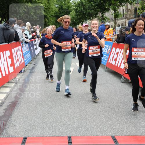 14.06.2026 - REWE Women's Run Strokosch-Dieckow http://msf.ph/oto/9777698 14.06.2026 11:04:31 Ziel 5203, 5249, 5282, 5289, 5290, 5294, 5344, 5346, 5349, 5350, 5392, 5417, 5471, 5619, 5760, 5826, 5901, 5984, 5989, 6050 meine-sportfotos.de