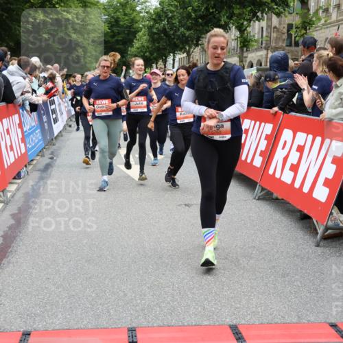 14.06.2026 - REWE Women's Run Strokosch-Dieckow http://msf.ph/oto/9777709 14.06.2026 11:04:30 Ziel 5203, 5249, 5282, 5289, 5290, 5344, 5346, 5349, 5350, 5417, 5471, 5619, 5760, 5826, 5901, 5984, 5989, 6050 meine-sportfotos.de