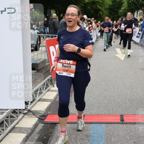 14.06.2026 - REWE Women's Run Strokosch-Dieckow http://msf.ph/oto/9777719 14.06.2026 11:04:28 Ziel 5203, 5249, 5282, 5289, 5290, 5344, 5346, 5349, 5350, 5471, 5619, 5673, 5760, 5901, 5989, 6050 meine-sportfotos.de