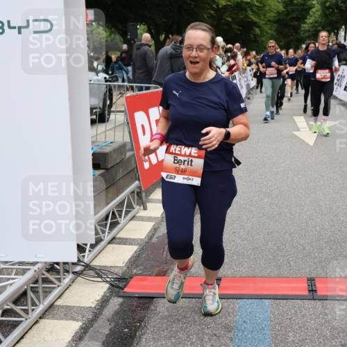 14.06.2026 - REWE Women's Run Strokosch-Dieckow http://msf.ph/oto/9777725 14.06.2026 11:04:28 Ziel 5203, 5249, 5282, 5289, 5290, 5344, 5346, 5349, 5350, 5471, 5619, 5673, 5760, 5901, 5989, 6050 meine-sportfotos.de