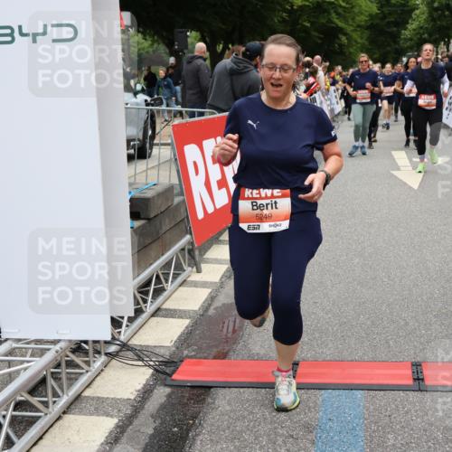 14.06.2026 - REWE Women's Run Strokosch-Dieckow http://msf.ph/oto/9777729 14.06.2026 11:04:28 Ziel 5203, 5249, 5282, 5289, 5290, 5344, 5346, 5349, 5350, 5471, 5619, 5673, 5760, 5901, 5989, 6050 meine-sportfotos.de