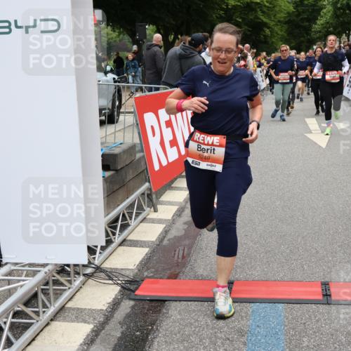 14.06.2026 - REWE Women's Run Strokosch-Dieckow http://msf.ph/oto/9777734 14.06.2026 11:04:28 Ziel 5203, 5249, 5282, 5289, 5290, 5344, 5346, 5349, 5350, 5471, 5619, 5673, 5760, 5901, 5989, 6050 meine-sportfotos.de