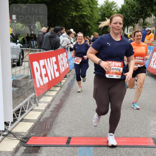 14.06.2026 - REWE Women's Run Strokosch-Dieckow http://msf.ph/oto/9777744 14.06.2026 11:04:27 Ziel 5249, 5282, 5344, 5349, 5350, 5619, 5673, 5760, 5901, 5989, 6000, 6050 meine-sportfotos.de
