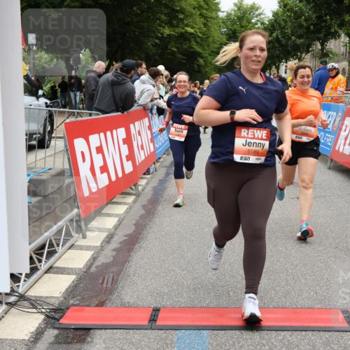 14.06.2026 - REWE Women's Run Strokosch-Dieckow http://msf.ph/oto/9777749 14.06.2026 11:04:27 Ziel 5249, 5282, 5344, 5349, 5350, 5619, 5673, 5760, 5901, 5989, 6000, 6050 meine-sportfotos.de