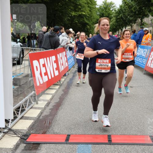 14.06.2026 - REWE Women's Run Strokosch-Dieckow http://msf.ph/oto/9777759 14.06.2026 11:04:27 Ziel 5249, 5282, 5344, 5349, 5350, 5619, 5673, 5760, 5901, 5989, 6000, 6050 meine-sportfotos.de