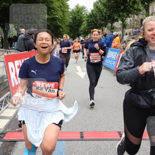 14.06.2026 - REWE Women's Run Strokosch-Dieckow http://msf.ph/oto/9777765 14.06.2026 11:04:25 Ziel 5249, 5282, 5344, 5619, 5673, 5774, 5901, 5920, 5989, 6000, 6050 meine-sportfotos.de