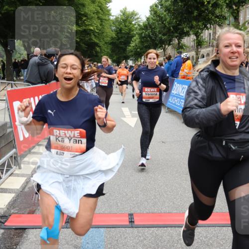 14.06.2026 - REWE Women's Run Strokosch-Dieckow http://msf.ph/oto/9777769 14.06.2026 11:04:24 Ziel 5249, 5282, 5344, 5619, 5673, 5774, 5901, 5920, 5989, 6000, 6050 meine-sportfotos.de