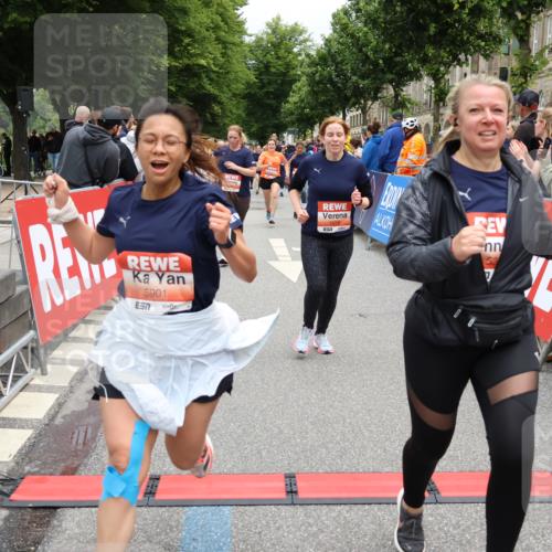14.06.2026 - REWE Women's Run Strokosch-Dieckow http://msf.ph/oto/9777773 14.06.2026 11:04:24 Ziel 5249, 5282, 5344, 5619, 5673, 5774, 5901, 5920, 5989, 6000, 6050 meine-sportfotos.de