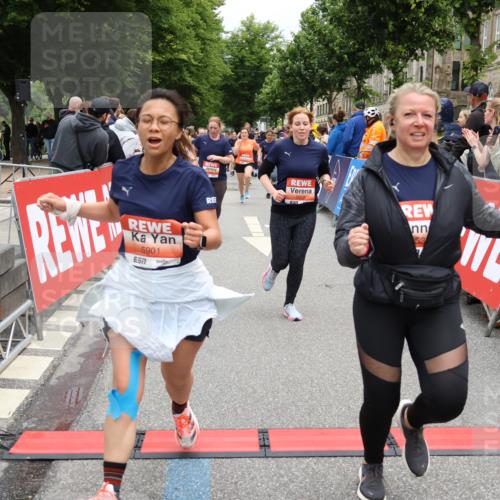 14.06.2026 - REWE Women's Run Strokosch-Dieckow http://msf.ph/oto/9777779 14.06.2026 11:04:24 Ziel 5249, 5282, 5344, 5619, 5673, 5774, 5901, 5920, 5989, 6000, 6050 meine-sportfotos.de
