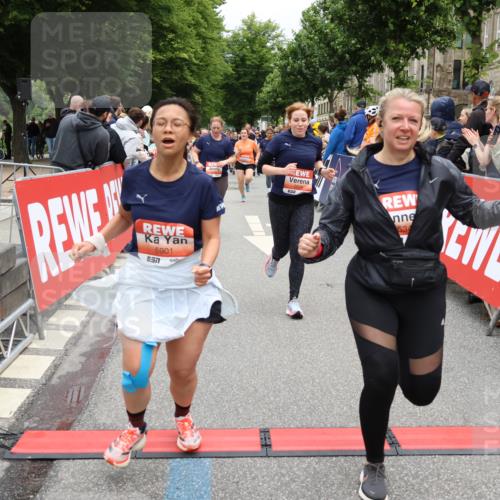14.06.2026 - REWE Women's Run Strokosch-Dieckow http://msf.ph/oto/9777784 14.06.2026 11:04:24 Ziel 5249, 5282, 5344, 5619, 5673, 5774, 5901, 5920, 5989, 6000, 6050 meine-sportfotos.de