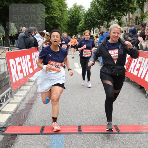 14.06.2026 - REWE Women's Run Strokosch-Dieckow http://msf.ph/oto/9777794 14.06.2026 11:04:24 Ziel 5249, 5282, 5344, 5619, 5673, 5774, 5901, 5920, 5989, 6000, 6050 meine-sportfotos.de