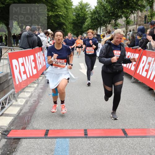 14.06.2026 - REWE Women's Run Strokosch-Dieckow http://msf.ph/oto/9777809 14.06.2026 11:04:24 Ziel 5249, 5282, 5344, 5619, 5673, 5774, 5901, 5920, 5989, 6000, 6050 meine-sportfotos.de