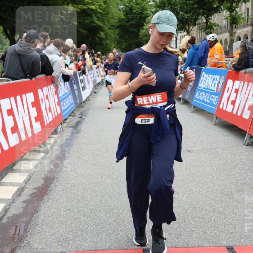 14.06.2026 - REWE Women's Run Strokosch-Dieckow http://msf.ph/oto/9777814 14.06.2026 11:04:21 Ziel 5014, 5015, 5344, 5619, 5673, 5774, 5901, 5920, 6000, 6046 meine-sportfotos.de