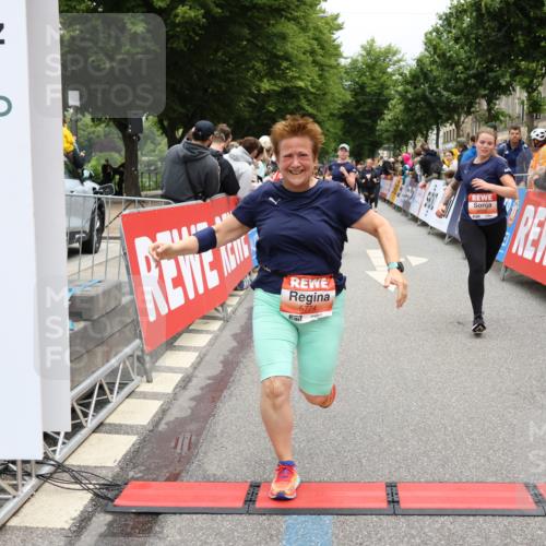 14.06.2026 - REWE Women's Run Strokosch-Dieckow http://msf.ph/oto/9777834 14.06.2026 11:04:18 Ziel 5014, 5015, 5017, 5673, 5774, 5876, 5920, 6000, 6042, 6046, 6047 meine-sportfotos.de