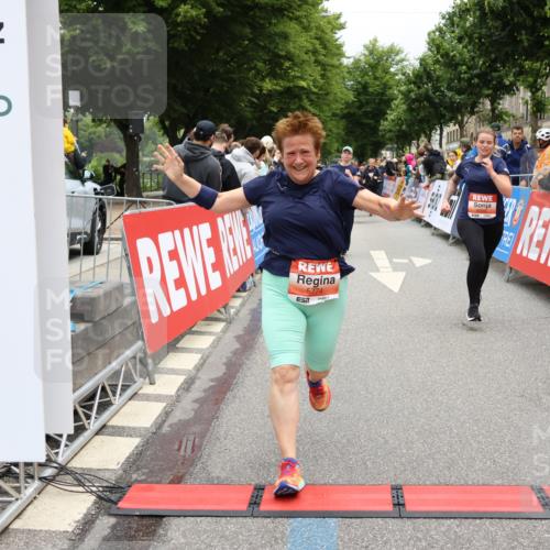14.06.2026 - REWE Women's Run Strokosch-Dieckow http://msf.ph/oto/9777841 14.06.2026 11:04:18 Ziel 5014, 5015, 5017, 5673, 5774, 5876, 5920, 6000, 6042, 6046, 6047 meine-sportfotos.de