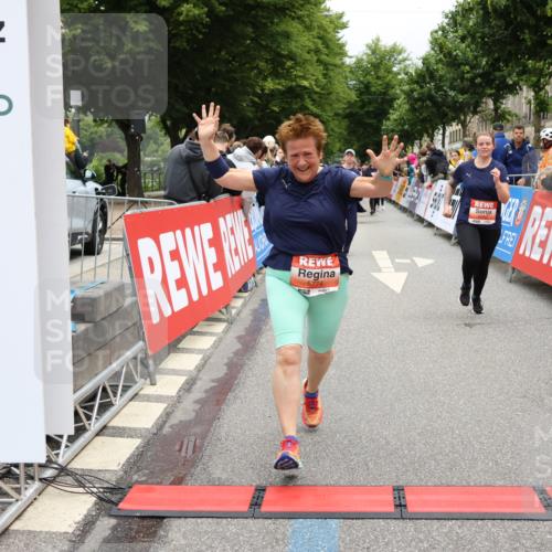 14.06.2026 - REWE Women's Run Strokosch-Dieckow http://msf.ph/oto/9777846 14.06.2026 11:04:18 Ziel 5014, 5015, 5017, 5673, 5774, 5876, 5920, 6000, 6042, 6046, 6047 meine-sportfotos.de