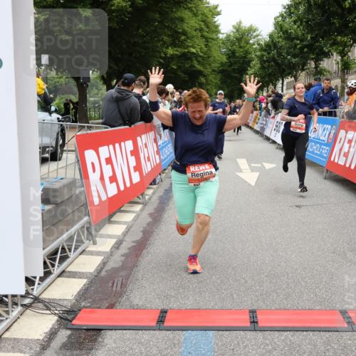14.06.2026 - REWE Women's Run Strokosch-Dieckow http://msf.ph/oto/9777861 14.06.2026 11:04:18 Ziel 5014, 5015, 5017, 5673, 5774, 5876, 5920, 6000, 6042, 6046, 6047 meine-sportfotos.de