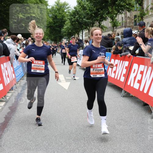 14.06.2026 - REWE Women's Run Strokosch-Dieckow http://msf.ph/oto/9777891 14.06.2026 11:04:15 Ziel 5014, 5015, 5017, 5551, 5684, 5774, 5876, 5893, 5920, 6000, 6042, 6046, 6047 meine-sportfotos.de