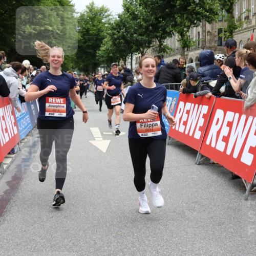 14.06.2026 - REWE Women's Run Strokosch-Dieckow http://msf.ph/oto/9777896 14.06.2026 11:04:15 Ziel 5014, 5015, 5017, 5551, 5684, 5774, 5876, 5893, 5920, 6000, 6042, 6046, 6047 meine-sportfotos.de