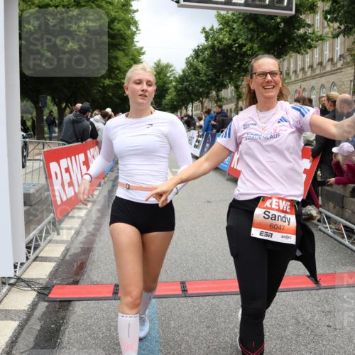 14.06.2026 - REWE Women's Run Strokosch-Dieckow http://msf.ph/oto/9777907 14.06.2026 11:04:13 Ziel 5014, 5015, 5017, 5204, 5551, 5637, 5638, 5684, 5876, 5893, 5920, 6042, 6046, 6047 meine-sportfotos.de