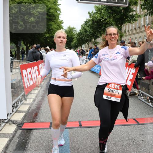 14.06.2026 - REWE Women's Run Strokosch-Dieckow http://msf.ph/oto/9777912 14.06.2026 11:04:13 Ziel 5014, 5015, 5017, 5204, 5551, 5637, 5638, 5684, 5876, 5893, 5920, 6042, 6046, 6047 meine-sportfotos.de
