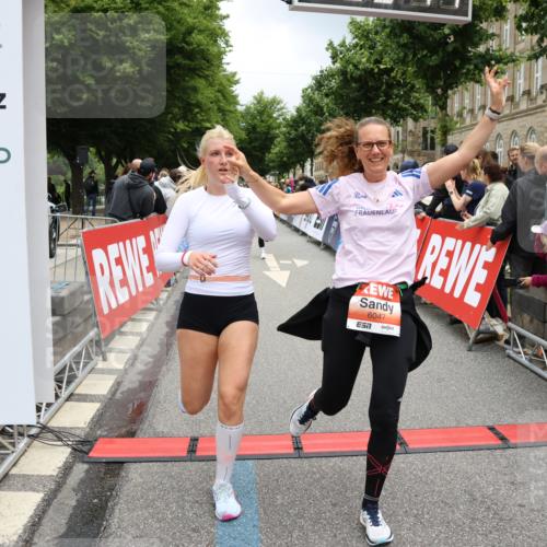 14.06.2026 - REWE Women's Run Strokosch-Dieckow http://msf.ph/oto/9777927 14.06.2026 11:04:13 Ziel 5014, 5015, 5017, 5204, 5551, 5637, 5638, 5684, 5876, 5893, 5920, 6042, 6046, 6047 meine-sportfotos.de