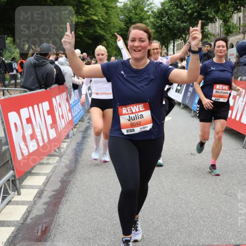 14.06.2026 - REWE Women's Run Strokosch-Dieckow http://msf.ph/oto/9777938 14.06.2026 11:04:11 Ziel 5014, 5015, 5017, 5195, 5204, 5551, 5637, 5638, 5684, 5876, 5893, 6042, 6046, 6047 meine-sportfotos.de