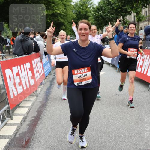 14.06.2026 - REWE Women's Run Strokosch-Dieckow http://msf.ph/oto/9777942 14.06.2026 11:04:11 Ziel 5014, 5015, 5017, 5195, 5204, 5551, 5637, 5638, 5684, 5876, 5893, 6042, 6046, 6047 meine-sportfotos.de