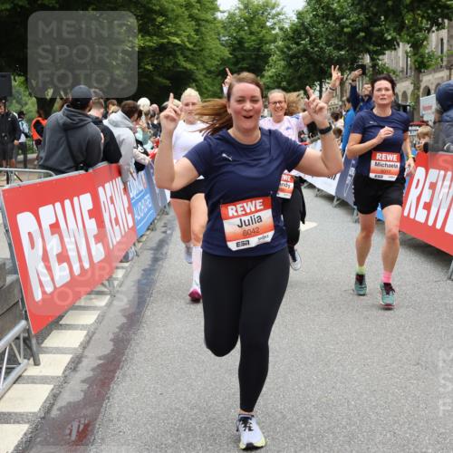 14.06.2026 - REWE Women's Run Strokosch-Dieckow http://msf.ph/oto/9777952 14.06.2026 11:04:11 Ziel 5014, 5015, 5017, 5195, 5204, 5551, 5637, 5638, 5684, 5876, 5893, 6042, 6046, 6047 meine-sportfotos.de
