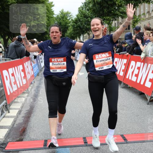 14.06.2026 - REWE Women's Run Strokosch-Dieckow http://msf.ph/oto/9777973 14.06.2026 11:04:08 Ziel 5017, 5195, 5204, 5551, 5637, 5638, 5684, 5876, 5893, 6042, 6047 meine-sportfotos.de