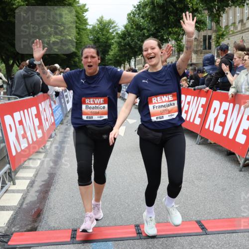 14.06.2026 - REWE Women's Run Strokosch-Dieckow http://msf.ph/oto/9777978 14.06.2026 11:04:08 Ziel 5017, 5195, 5204, 5551, 5637, 5638, 5684, 5876, 5893, 6042, 6047 meine-sportfotos.de